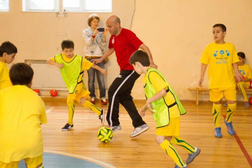Какау и Сулейменов показали мастер-класс в азербайджанской школе