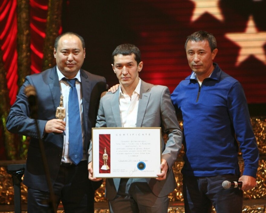 АФК «Кайрат» вручили премию «Спортсмен 2013 года»