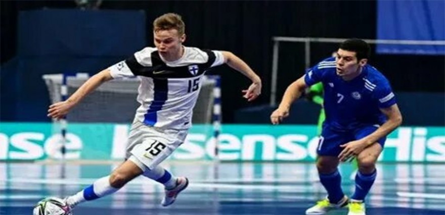 Казахстан разгромил Финляндию во втором матче на Евро-2022 по футзалу