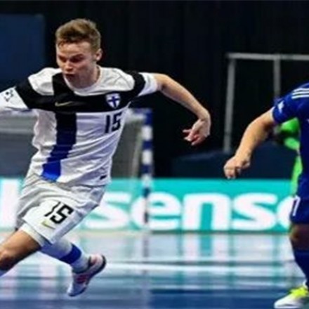 Казахстан разгромил Финляндию во втором матче на Евро-2022 по футзалу