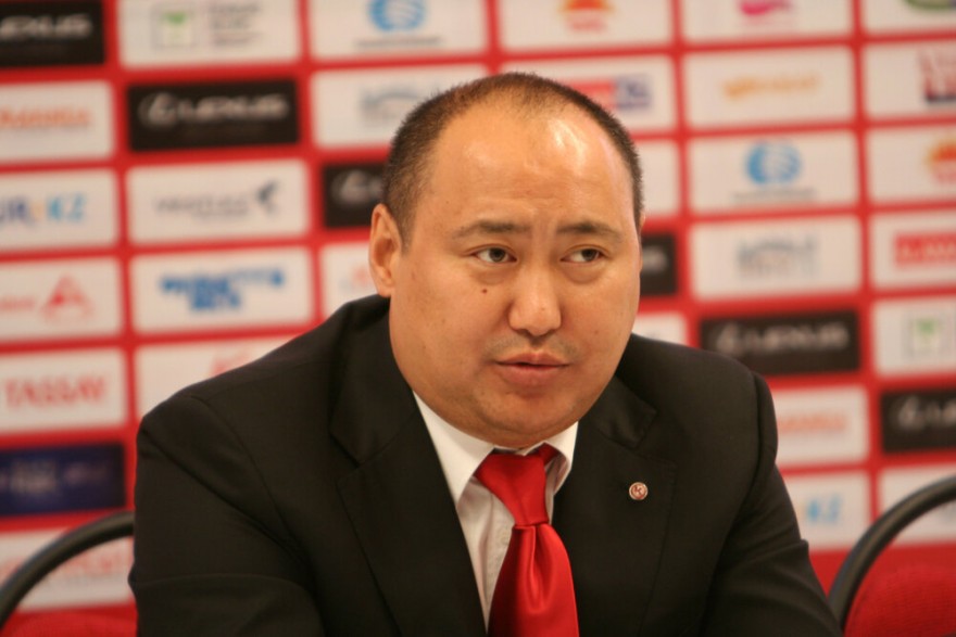 Кайрат Оразбеков: «На футзале своровать нечего, поэтому им почти никто не хочет заниматься» Кайрат Оразбеков: «На футзале своровать нечего, поэтому им почти никто не хочет заниматься»