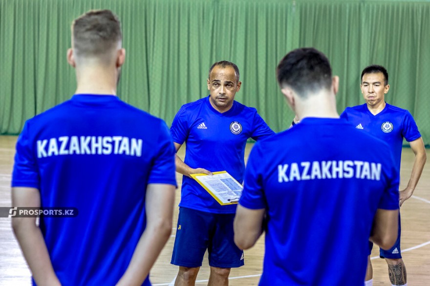 Тренерский штаб сборной Казахстана проведет семинар по футзалу